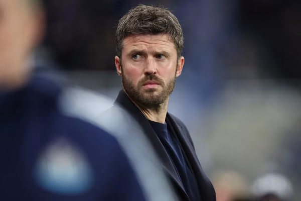 Carrick pranë shkarkimit, drejtuesit e Manchester United kanë kontaktuar trajnerin e ri