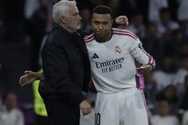 Mourinho për Vinicius: Vetëm ai mund të thotë nëse është i trishtuar, unë jam i kënaqur me të