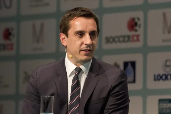 Neville shpërthen ndaj lojtarëve të Manchester UTD: E kanë tallur Carrick prej muajsh, kam neveri dhe përbuzje për ta