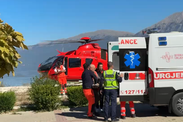 Aksident në Pogradec, kamioni përplas biçikletën. Plagoset 26-vjeçari, dërgohet te Spitali i Traumës