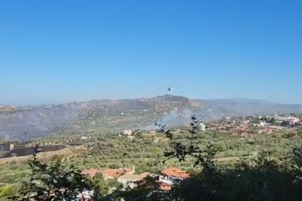 Zjarri në Margëlliç të Fierit vihet nën kontroll pas ndërhyrjes së forcave zjarrfikëse