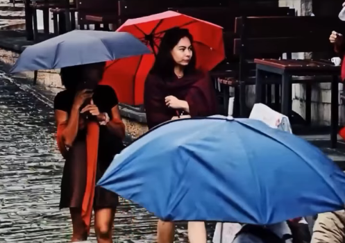 Turizmi nuk njeh stinë, Gjirokastra tërheq vizitorë të huaj edhe nën reshjet e vjeshtës