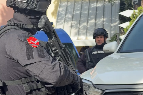 Dyshohet se po përgatitnin atentat, tre të arrestuarit në gjyq për masën e sigurisë, “blindohet” Gjykata e Lezhës
