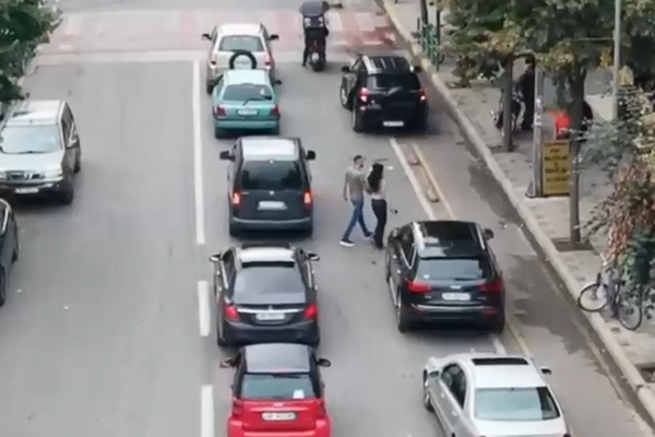 Policia rrugore shton kontrollet në Tiranë, në vëzhgim dhe këmbësorët, 78 gjoba brenda 24 orësh