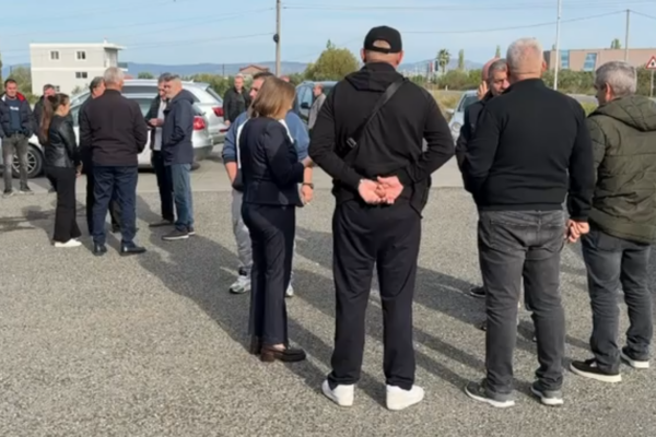 Demokratët e Lezhës, Shkodrës dhe Fierit nisen drejt Tiranës për protestën e PD-së në mbështetje të studentëve