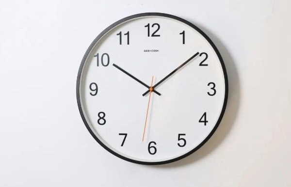 Të dielën ndryshon ora, akrepat kthehen 60 minuta prapa
