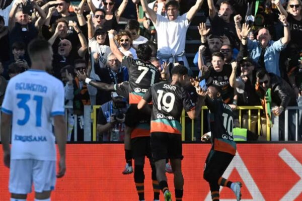 Surprizë e madhe në Serie A. Venezia e bën “sefte” për këtë sezon dhe merr tre pikëshin e artë ndaj Napolit (video)