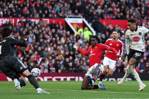 Liverpool “ul me këmbë” në tokë Brighton. Man. United turpërohet në shtëpi (video)