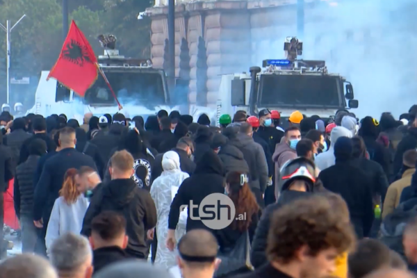 Bilanci i efekteve shëndetësore të protestës, më serioze 3 ndërhyrje kirurgjikale në gjymtyrë e kokë      