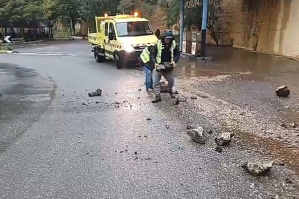 Reshjet e shiut shkaktojnë rënie gurësh në aksin Burrel–Skuraj, rrezik për drejtuesit e mjeteve