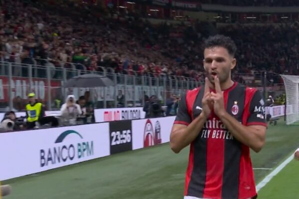 Milan në avantazh të dyfishtë ndaj Atalantës, një pjesë e parë fantastike për kuqezinjtë (video)