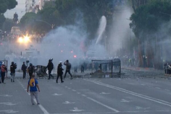 Gjykata liron 9 të arrestuar pas protestave në Tiranë, detyrim paraqitjeje për të gjithë