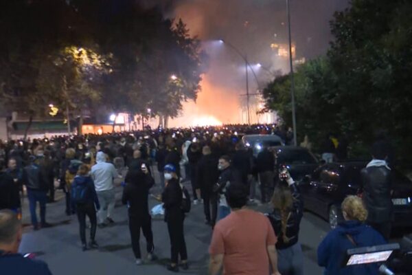 Mbi 6 orë trazira në kryeqytet, protesta e 12-të mbyllet me dhunë, ja çfarë ndodhi në rrugët e Tiranës