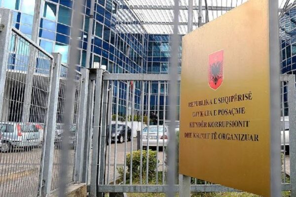 Kërkoi arrest shtëpie deri sa foshnja të bëhet 1 vjeç, Gjykata pranon kërkesën e të dënuarës