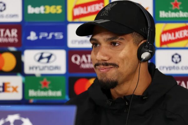 Do të rikthehet te Barcelona apo do të vazhdojë te Liverpool? Përgjigjet Araujo