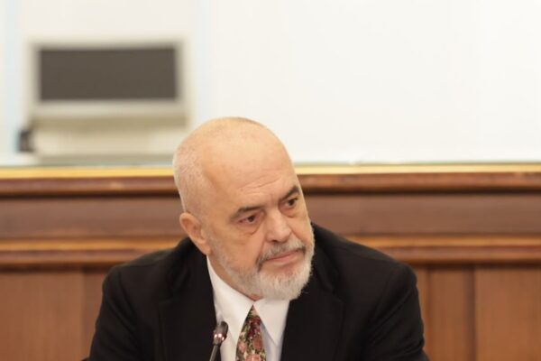 Rama me drejtuesit e sistemit bankar: Banka e Shqipërisë nuk u sulmua as në vitin 1997, kërkesat e studentëve do të adresohen
