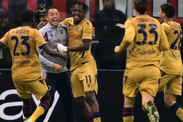 Bologna trondit Milanin në San Siro, Mbangula shënon het-trik dhe ia shkakton humbjen e parë të sezonit
