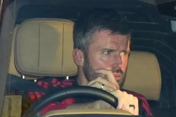 Carrick mbetet trajner i Unitedit