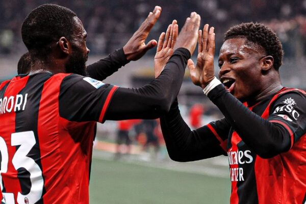 Cisse i papërmbajtshëm për Milanin në pjesën e parë, Inter me fat ndaj Venezia (video)