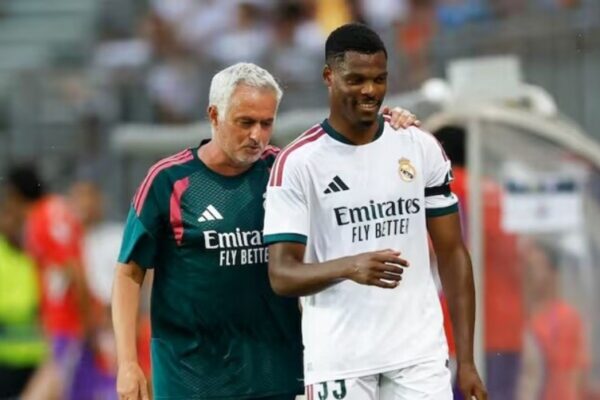“Me Mourinho-n ende flasim për Interin, ky lojtar i zikaltërve më tregon gjithçka”, rrëfehet Dumfries