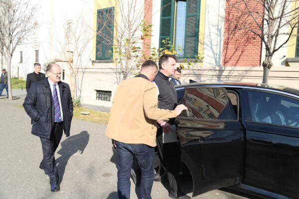 Erion Veliaj transferohet nga burgu i Durrësit në IEVP Fier
