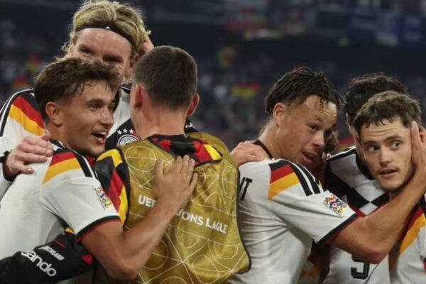 Liga e Kombeve: Klopp e bën “sefte” më në fund, spektakël mes Greqisë dhe Holandës (video)