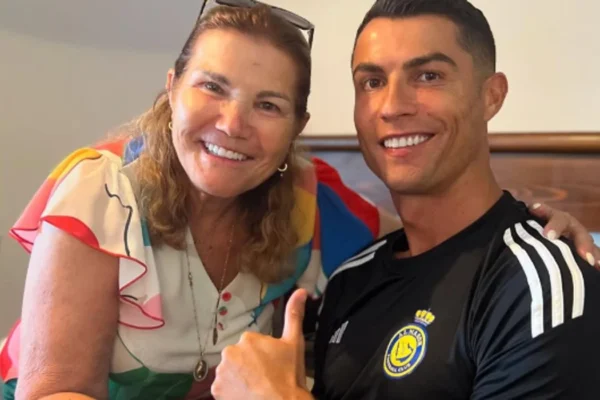 Nëna e Ronaldos e tronditur nga largimi i tij nga Portugalia: Qava pak