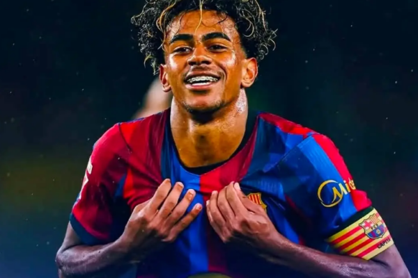 Barcelona rikthen fanellën portokalli për sfidën ndaj PSG-së