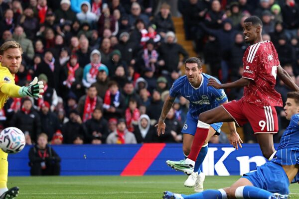 Liverpool i papërmbajtshëm në pjesën e parë ndaj Brighton. Man. United drejt zhgënjimit të radhës (video)