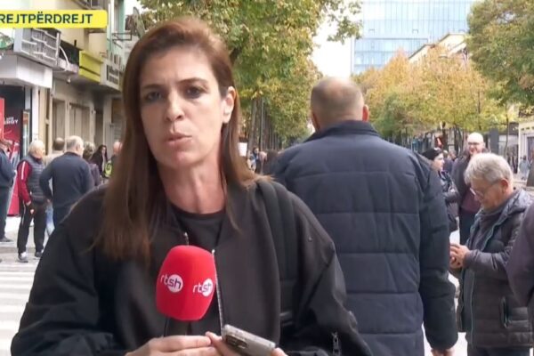 Protesta studentore në Tiranë, studentët dhe pedagogët mblidhen para Ministrisë së Arsimit