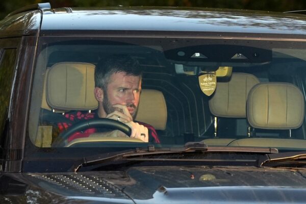 Te Manchester United ende të pavendosur, Carrick mbërrin për të drejtuar stërvitjen e skuadrës