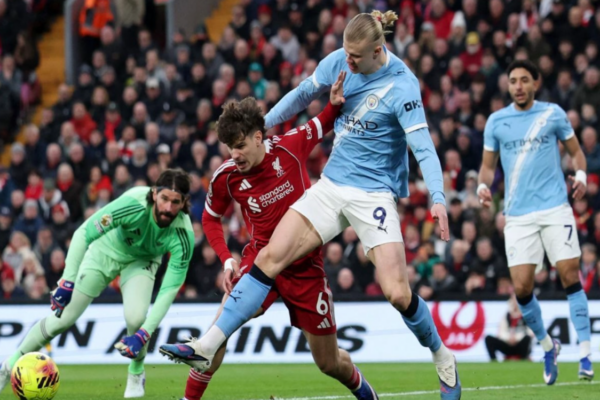 Manchester City e turpëron Liverpoolin në “Anfield” – Tre gola dhe karton i kuq në supersfidën angleze