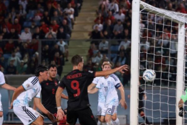 Luajti katër ndeshjet me Kombëtaren dhe shënoi, futbollisti kuqezi merr lajmin e keq nga klubi