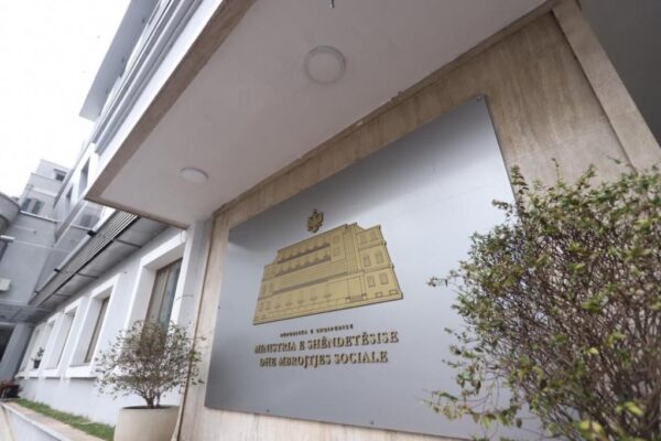 Bilanci i përditësuar i të lënduarve në protestë/ Ministria e Shëndetësisë: 4 persona marrin ndihmë mjekësore