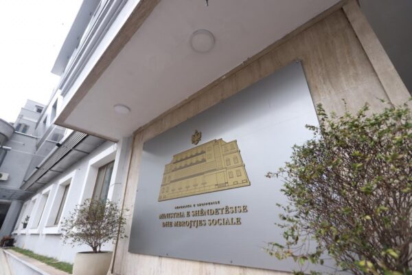 Pretendimet për një viktimë nga protesta, Ministria e Shëndetësisë: Asnjë humbje jete në strukturat spitalore