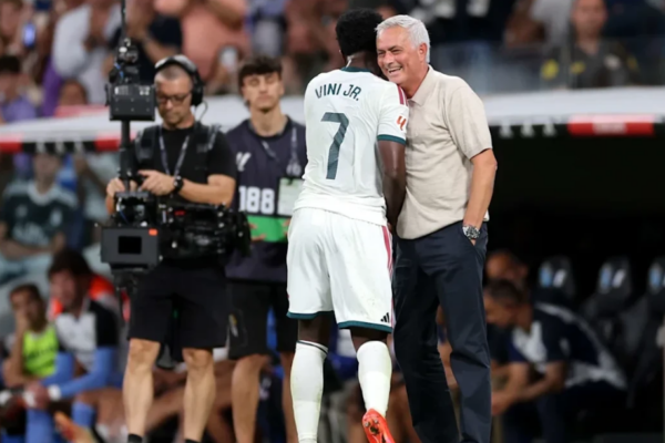 Mourinho merr situatën në dorë: Plani special për ta ringjallur Viniciusin