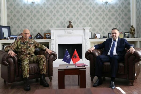 Nufi pret komandantin e ri të KFOR-it, Vergori: Shqipëria e përkushtuar ndaj sigurisë në Kosovë