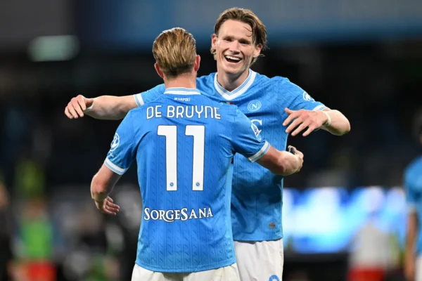 McTominay: De Bruyne është një lojtar i jashtëzakonshëm, jemi të lumtur që e kemi me vete
