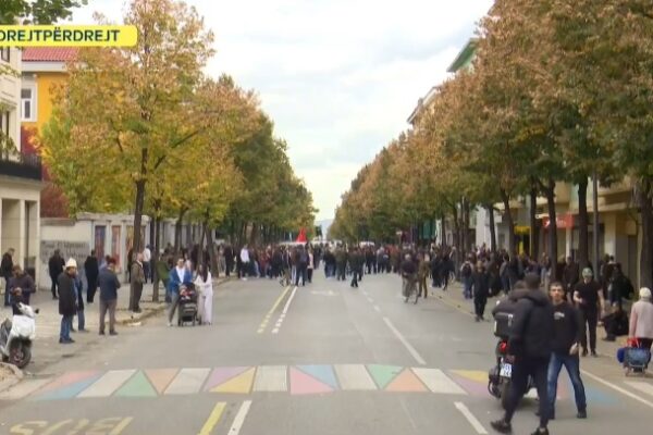 Dy protesta kombëtare në Tiranë, studentët para Ministrisë së Arsimit dhe PD para Kryeministrisë