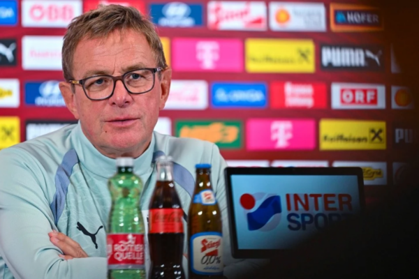 Rangnick “plas” ndaj “Fadil Vokrrit”: Rrallë kam parë një fushë kaq të keqe