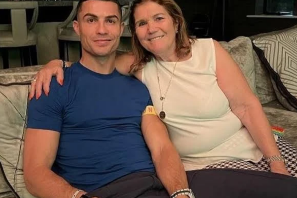 Nëna e Ronaldos thyen heshtjen pas largimit të djalit nga kombëtarja