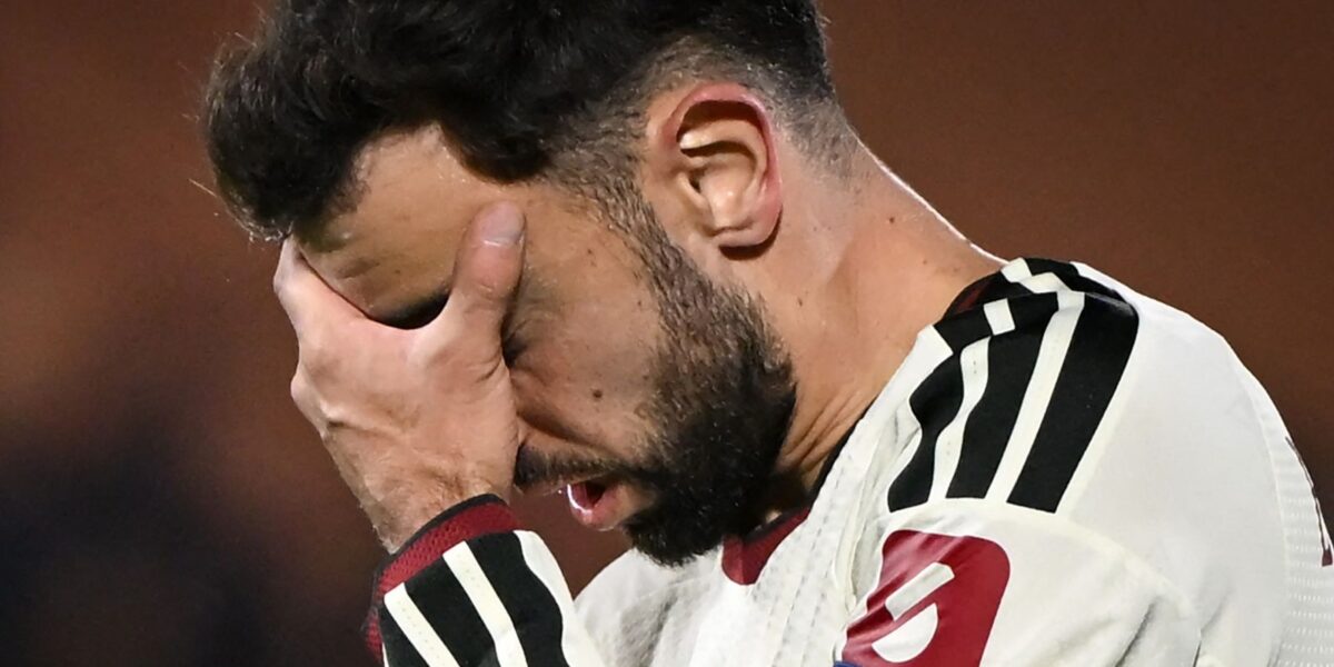 Plas te Manchester United, Fernandes kundër Carrick: Ishte vendimi i trajnerit të luanin atë tip loje