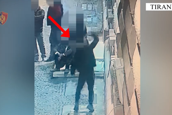 Protesta në Tiranë/ Arrestohet 19-vjeçari që dyshohet se theu xhamat e Gjykatës Kushtetuese, 5 të tjerë procedohen