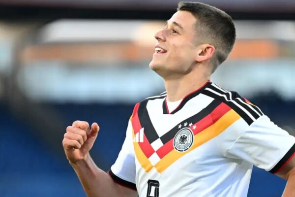 “Nuk ka për ta pranuar transferimin tek Inter, ëndrra e tij është të veshë fanellën e Milanit”