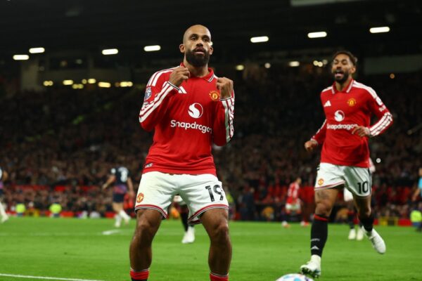 Man. United dhe Tottenham “zgjohen” vonë në pjesën e dytë, por në fund askush nuk feston (video)