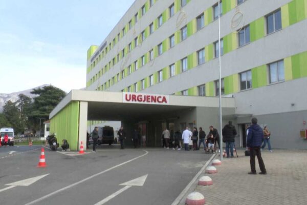 Protestat në Tiranë, 34 të lënduar, mes të cilëve 21 efektivë dhe 13 protestues