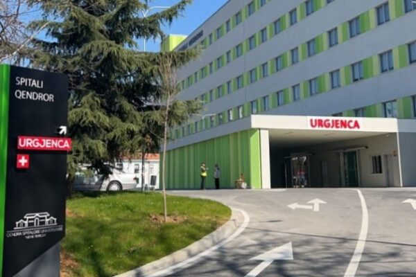 Dita e 4-t e protestës/Bilanci shëndetësor, 21 të lënduar në Tiranë, mes tyre 10 protestues dhe 8 policë