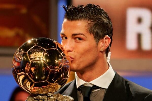 E fitoi çmimin “B.O.A.T”, reagon Cristiano Ronaldo: Futbolli është i tifozëve